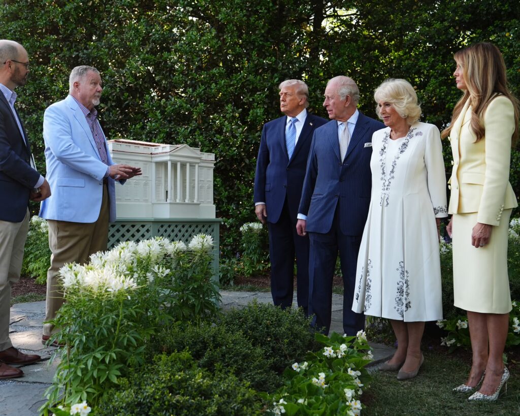 Фото до матеріалу: Король Чарльз прибув до США: деталі візиту Трампа та наслідки для міжнародних відносин