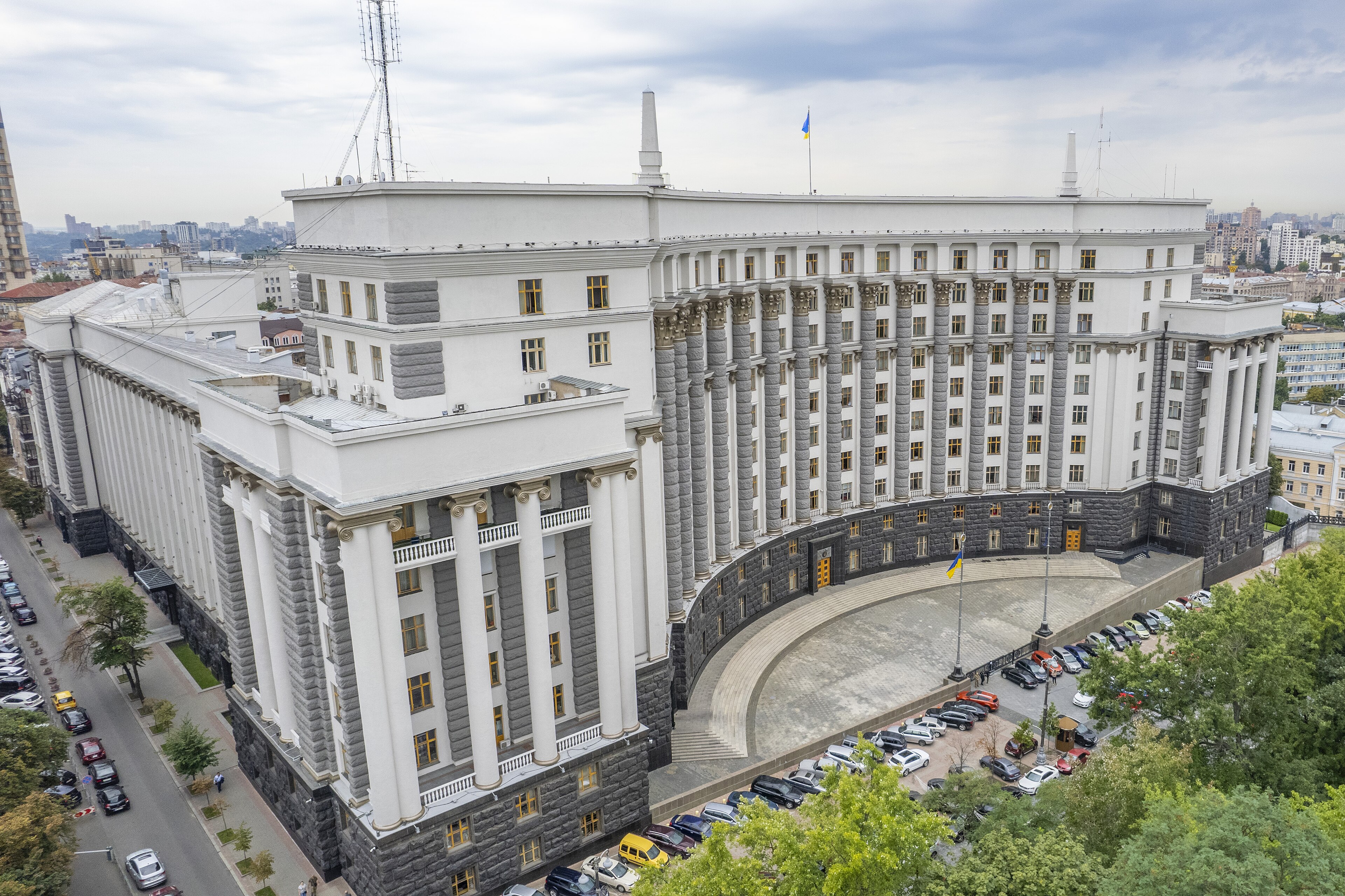 Фото до матеріалу: У Києві обговорили реставрацію пошкодженого Будинку Уряду за принципом кінцуґі
