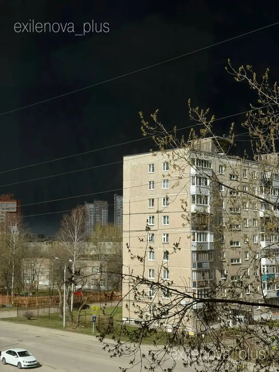 Фото до матеріалу: Чорний дим піднімається в небо: в Пермському краї бідкаються на атаку дронів