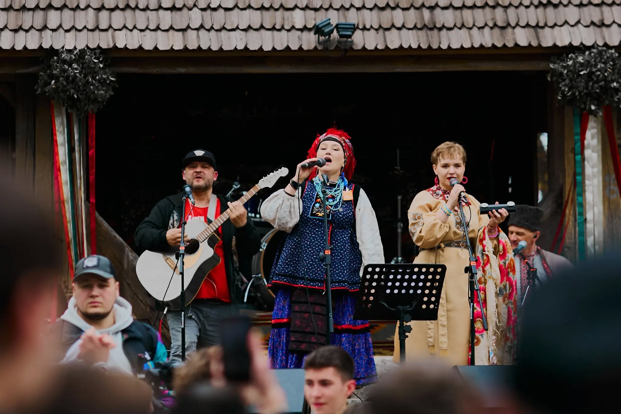 Фото до матеріалу: Львів Великодній: гаївки у Шевченківському гаї зібрали сотні відвідувачів (ФОТОРЕПОРТАЖ)