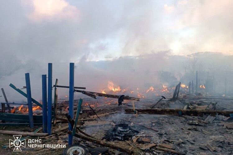 Фото до матеріалу: Уночі ППО збила 95 російських дронів: є загиблі та пошкодження в регіонах