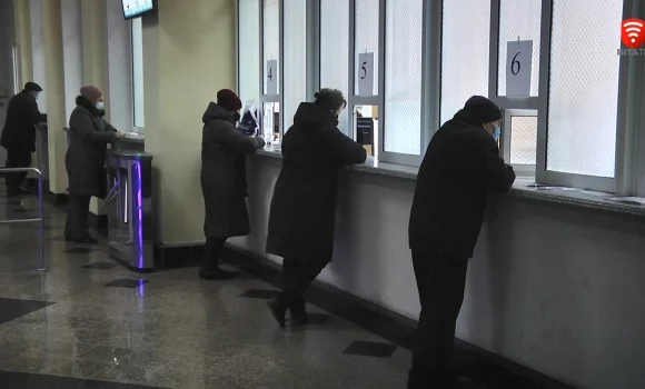 Фото до матеріалу: З 1 вересня у Вінниці стартував продаж пільгових проїзних для учнів та студентів