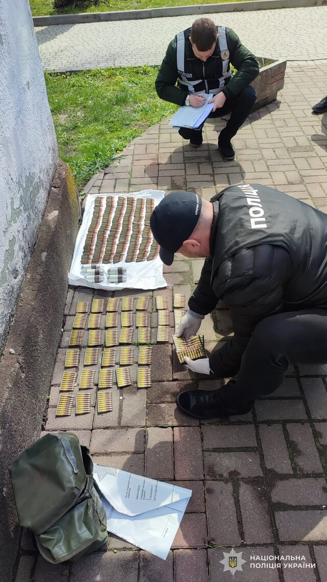 Фото до матеріалу: У Самборі затримали торговця зброєю: викрили тисячі патронів та постріли для гранатомета