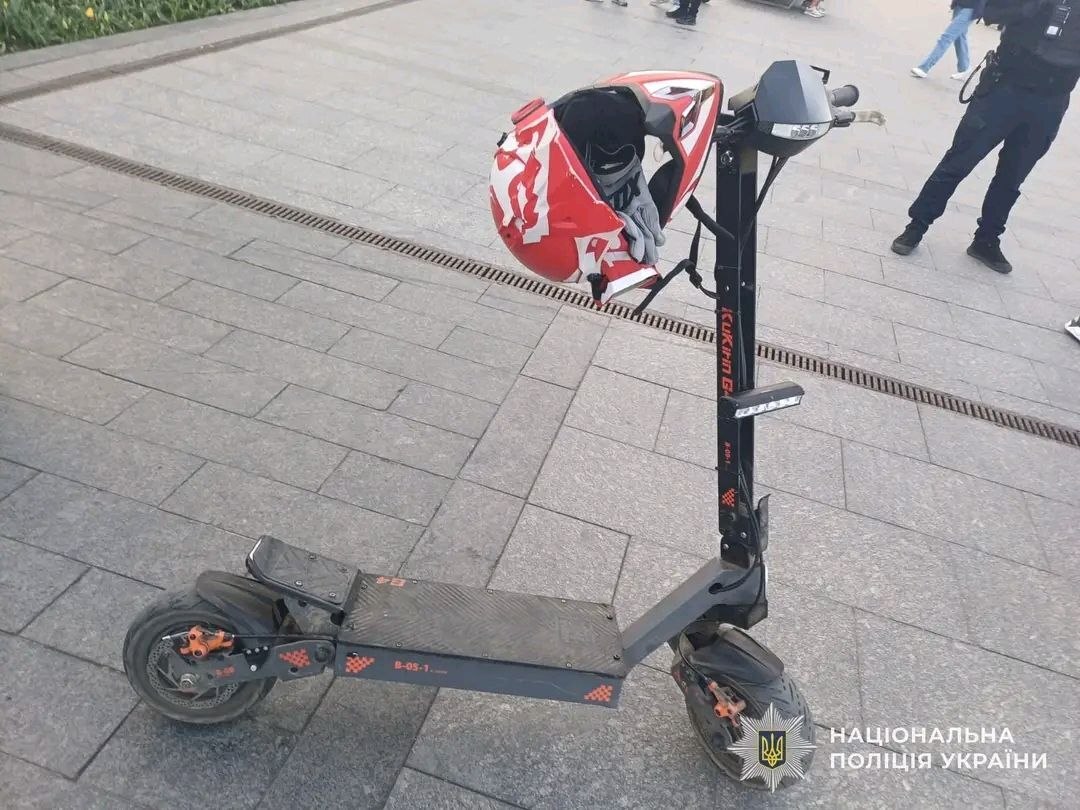 Фото до матеріалу: У Львові підліток на електросамокаті збив дворічну дитину: поліція відкрила кримінальну справу