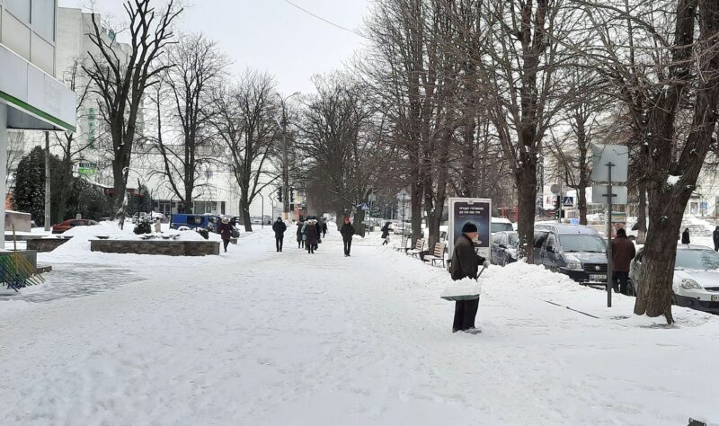 Фото до матеріалу: НА КАНІКУЛИ І ДИСТАНЦІЙНЕ ПЕРЕВОДЯТЬ НАВЧАЛЬНІ ЗАКЛАДИ ХМЕЛЬНИЧЧИНИ ЧЕРЕЗ НЕГОДУ
