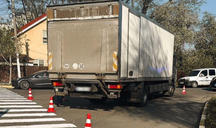 Фото до матеріалу: В Ірпені вантажівка переїхала 8-річну дівчинку — інцидент потрапив на відео