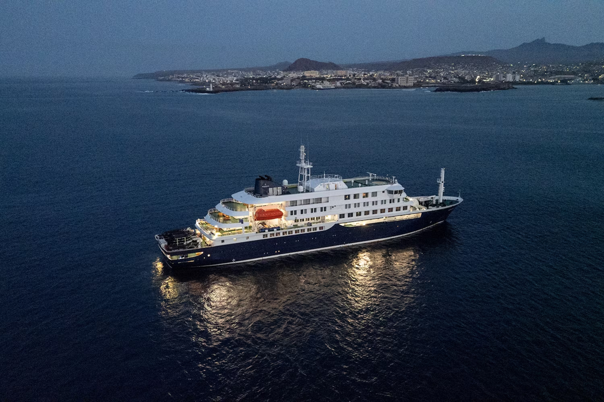 Фото до матеріалу: На лайнері MV Hondius підтвердили штам хантавірусу «Андес» та евакуювали трьох осіб