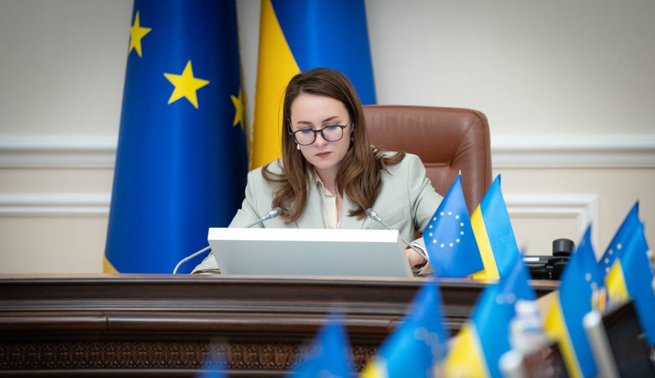 Фото до матеріалу: Жінки-посадовці отримали можливість безпечного виїзду за кордон