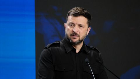 Фото до матеріалу: 1820 порушень за кілька годин: Росія зірвала тишу, Зеленський пообіцяв дзеркальну відповідь