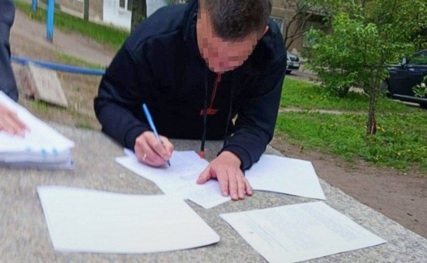 Фото до матеріалу: Експрокурору Слобожанської ОПК повідомили про підозру за вимогу $80 тисяч за «м'яку» підозру