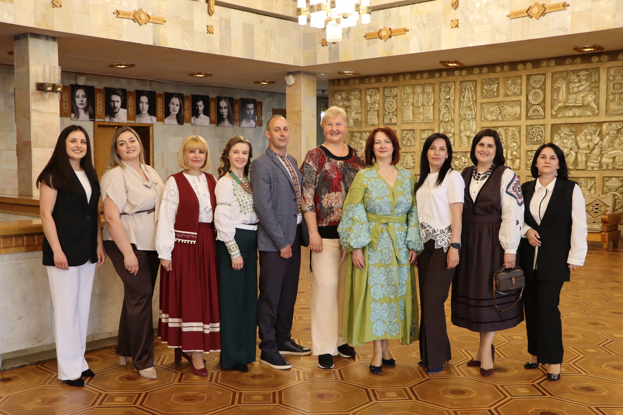 Фото до матеріалу: У Івано-Франківську нагородили 10 найкращих педагогів премією міського голови