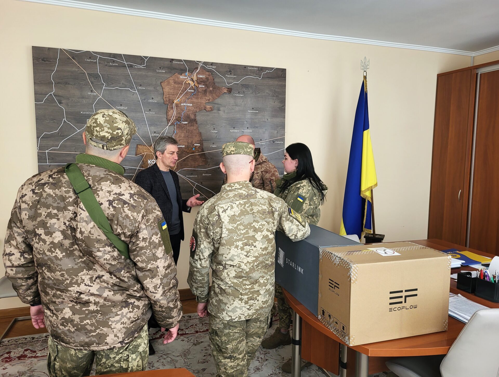 Фото до матеріалу: Ковельська громада передає військовим Starlink та зарядні станції