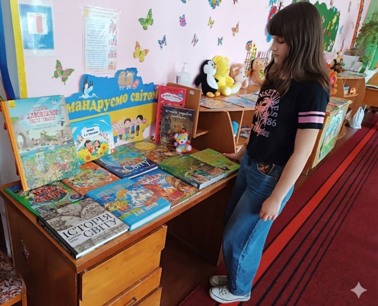 Фото до матеріалу: Решетилівська ЦМБ відкрила книжкову поличку «Мандруємо світом» для дітей