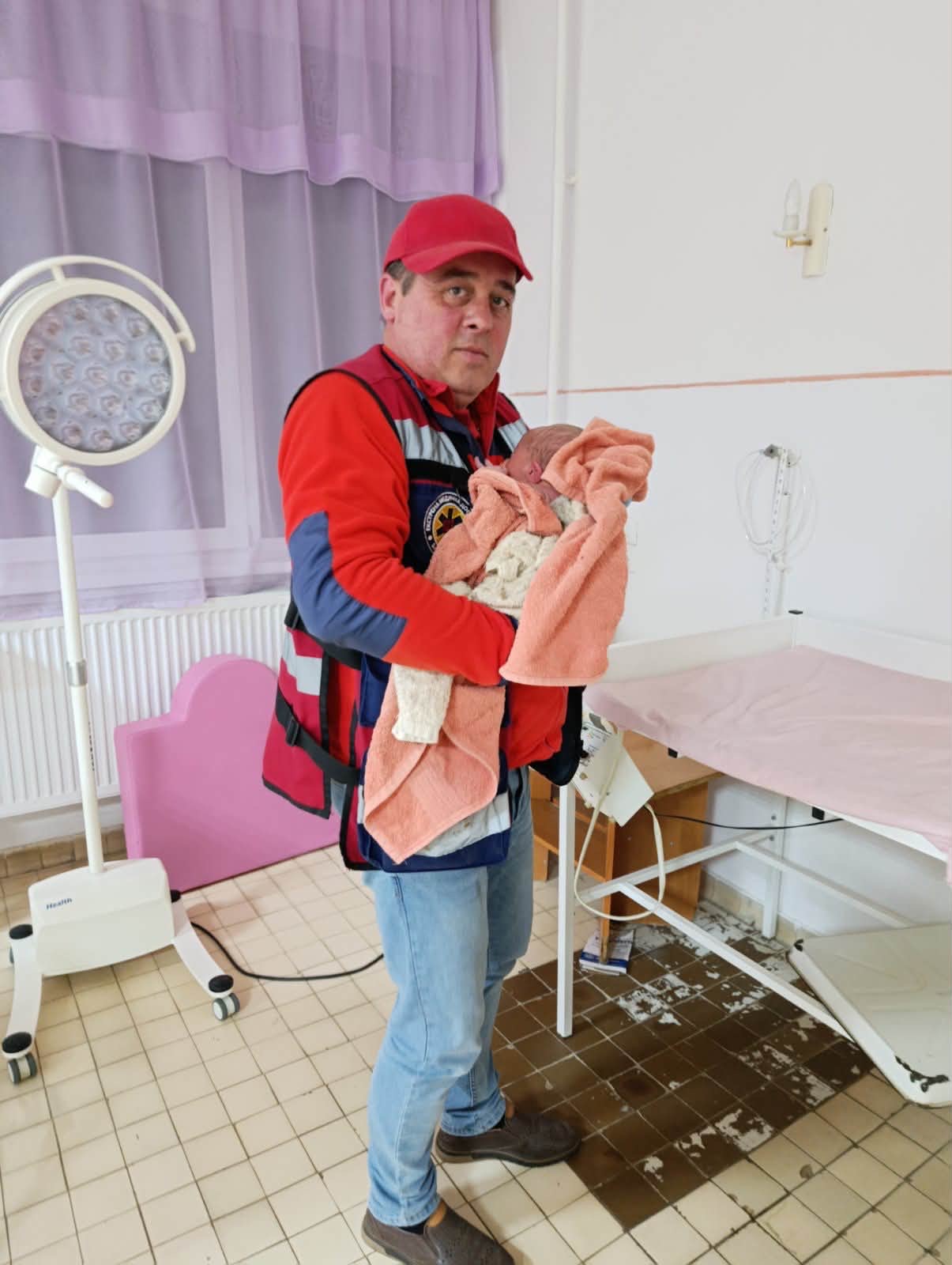 Фото до матеріалу: У Хусті медики прийняли пологи в автомобілі швидкої допомоги (ФОТО) @ Закарпаття онлайн
