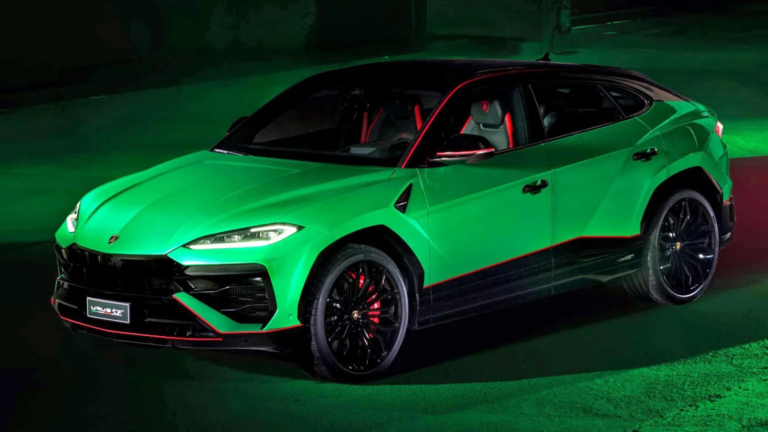 Фото до матеріалу: Lamborghini привезла до України нову Urus SE Tettonero Capsule — 630 лімітованих екземплярів