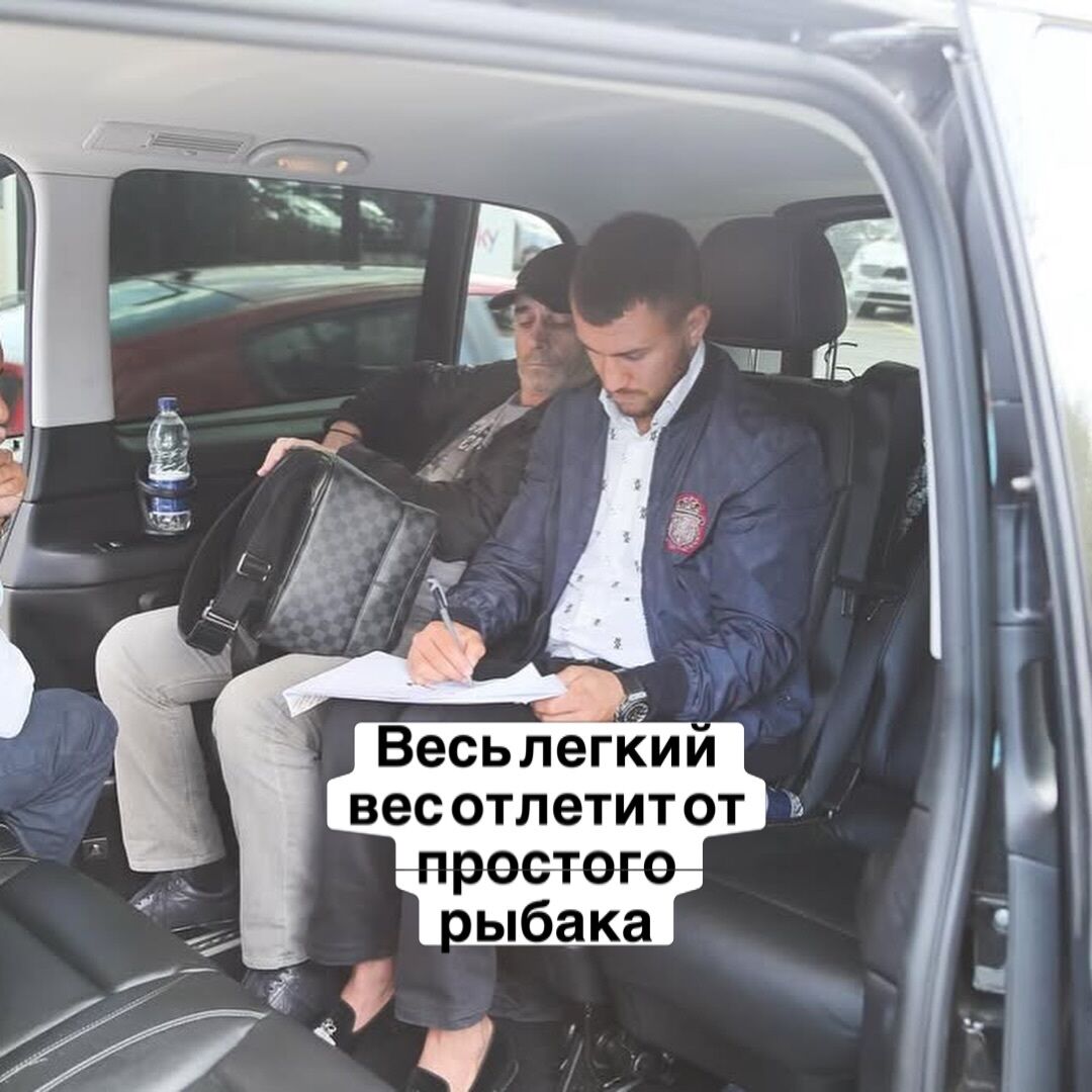 Фото до матеріалу: Василь Ломаченко опублікував фото з риболовлі в день обстрілу України