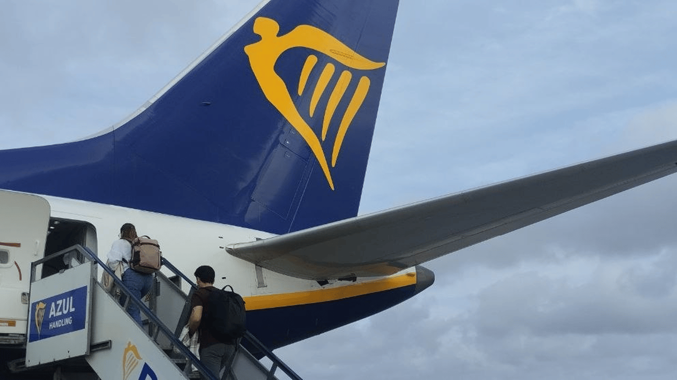 Фото до матеріалу: Ryanair не скасовуватиме рейси до 2027 року: чому лоукер зберігає стабільність