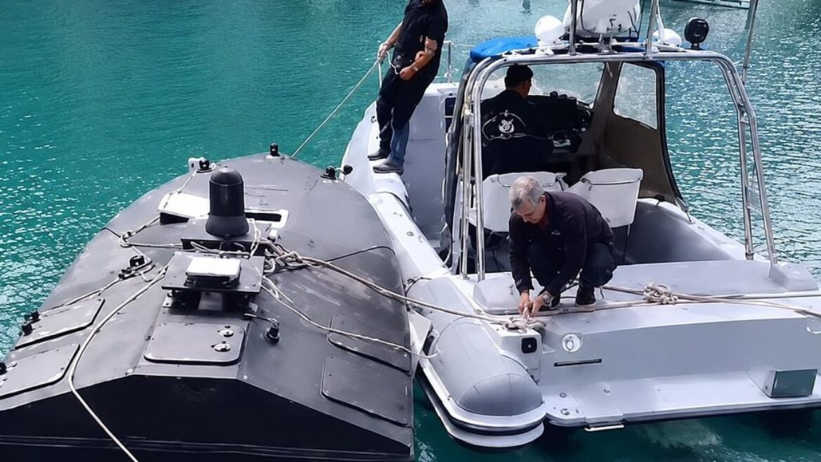 Фото до матеріалу: Український морський дрон Magura V3 виявили біля берегів Греції