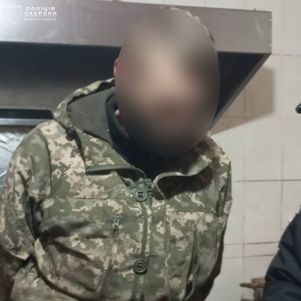 Фото до матеріалу: У Бершадській громаді затримали злодія, що проник у магазин через стелю