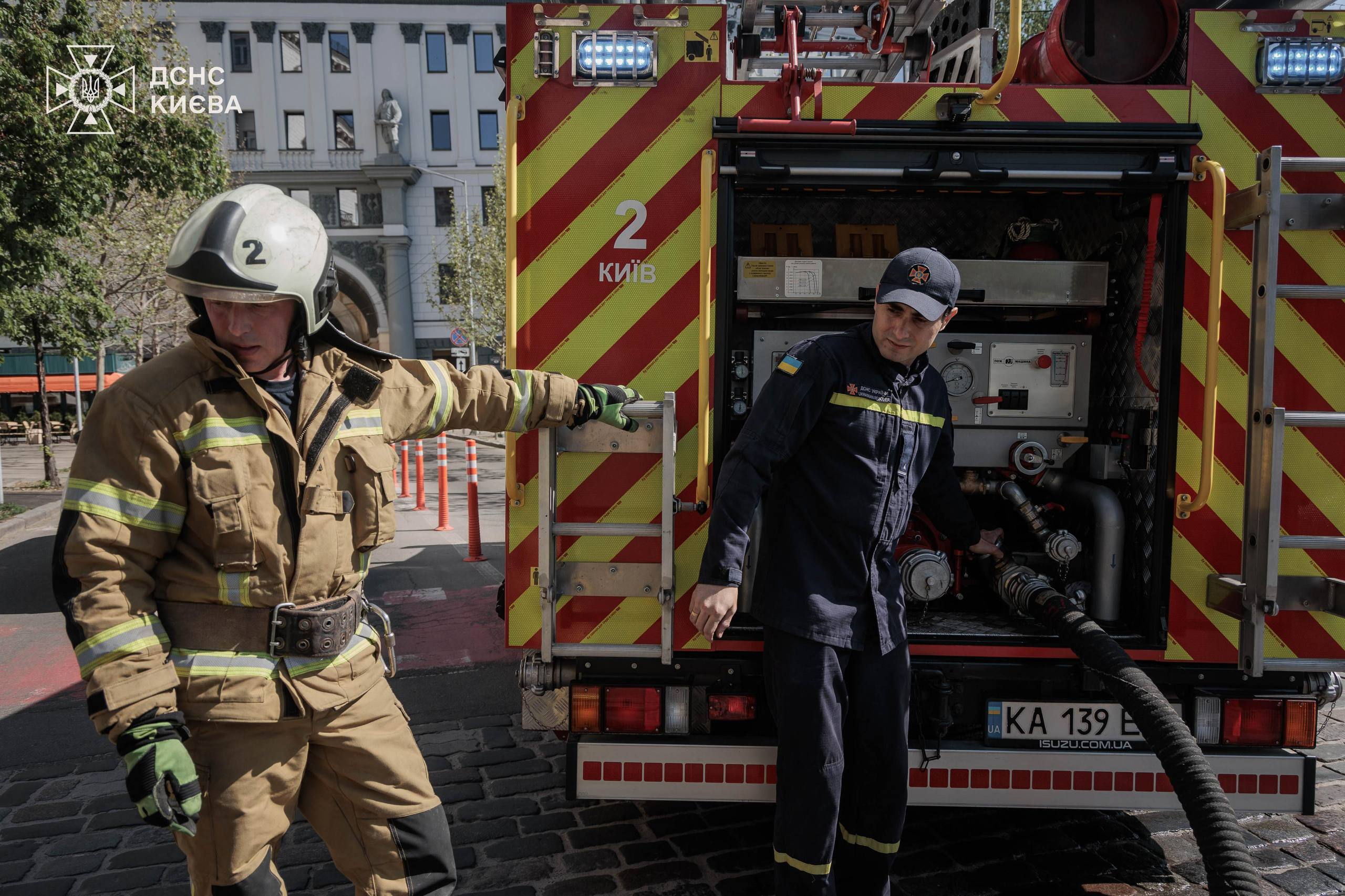 Фото до матеріалу: Пожежа у житловому будинку на Прорізній у Києві: ліквідовано без постраждалих