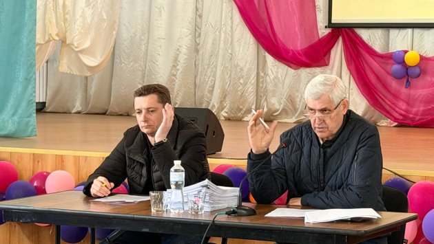 Фото до матеріалу: Визирська громада відновлює покрівлю школи після буревію