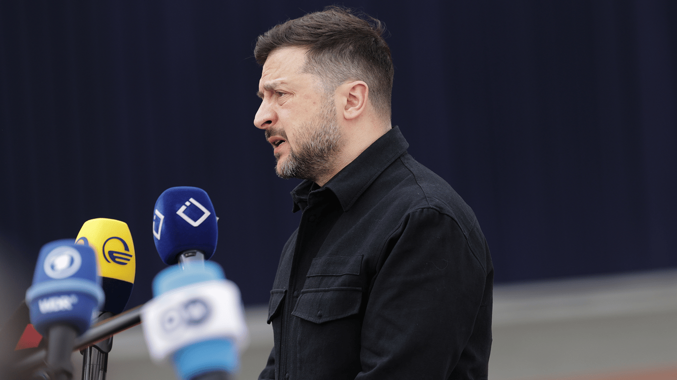 Фото до матеріалу: Зеленський попередив про загрозу дронів над парадом 9 травня в Москві