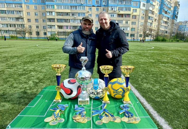 Фото до матеріалу: Футбольний «Олімпік» з Кам'янського здобув Кубок пам'яті захисників України
