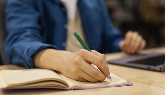 Фото до матеріалу: Українська книжкова поличка з’явилася в інституті Бразилії