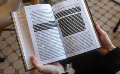 Фото до матеріалу: Росія впровадила фізичне закреслення тексту у книжках