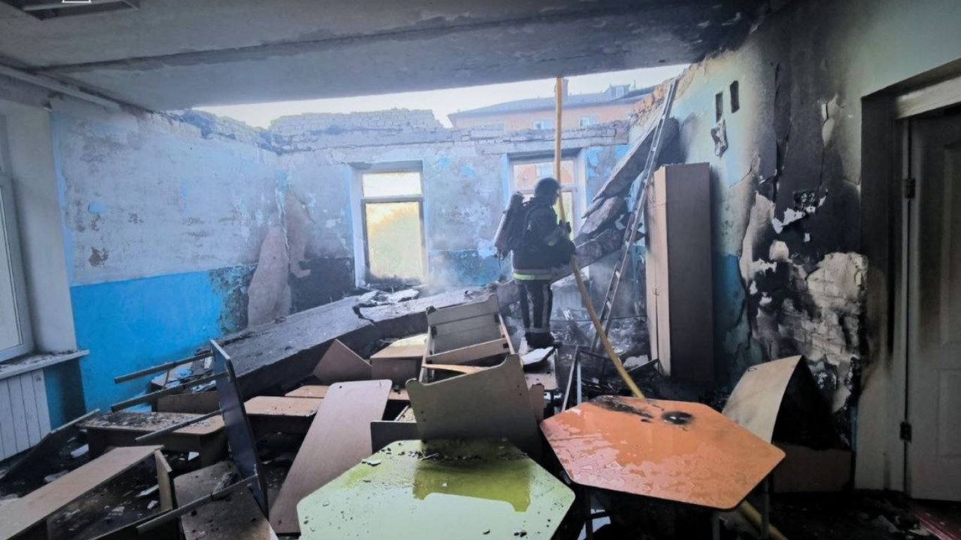 Фото до матеріалу: У Фастівському районі горів дитячий садок: нічна атака БпЛА