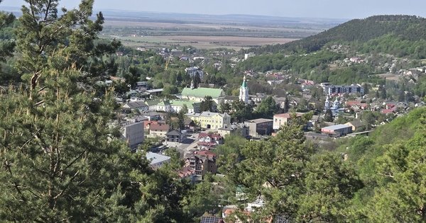 Фото до матеріалу: Суд зобов'язав УПЦ МП повернути Богоявленський монастир у Кременці державі