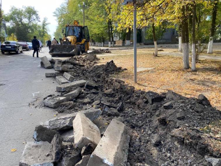 Фото до матеріалу: У Арцизі розпочали ремонтні роботи на дорогах