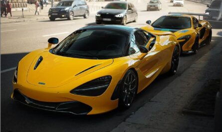 Фото до матеріалу: У Рівному помітили елегантний Ferrari Roma: як італійський GT виглядає в українському регіоні