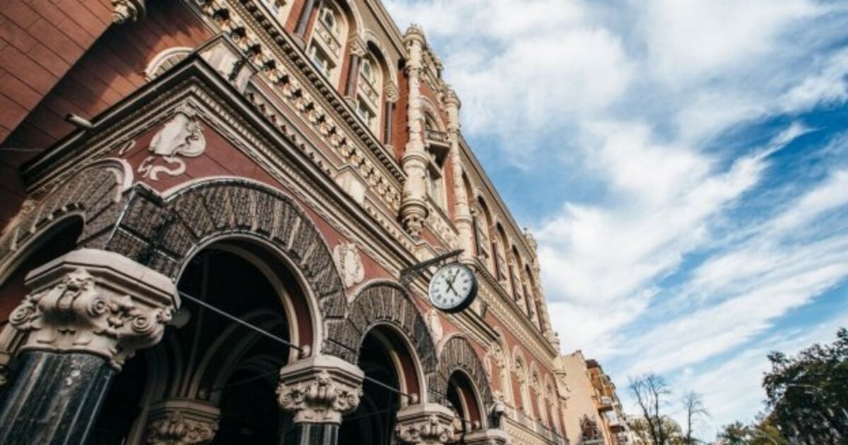 Фото до матеріалу: Кабмін планує продати до кінця року один з великих держбанків – Forbes