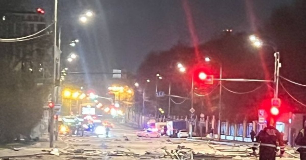 Фото до матеріалу: Вибухи в Москві: дрон врізався у будинок поруч із Кремлем, постраждалих немає