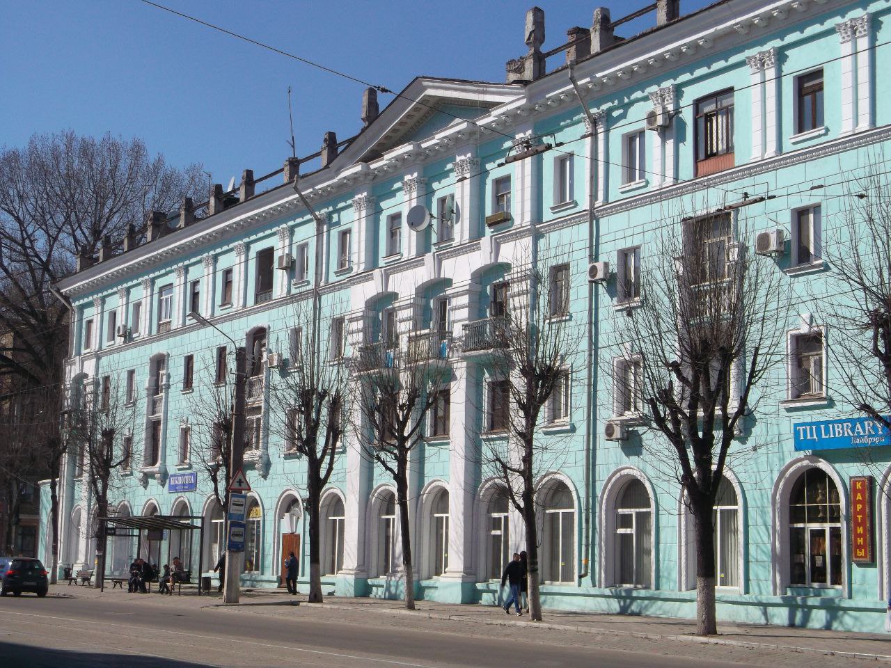 Фото до матеріалу: Кам'янська бібліотека отримала грант на придбання 80 книг