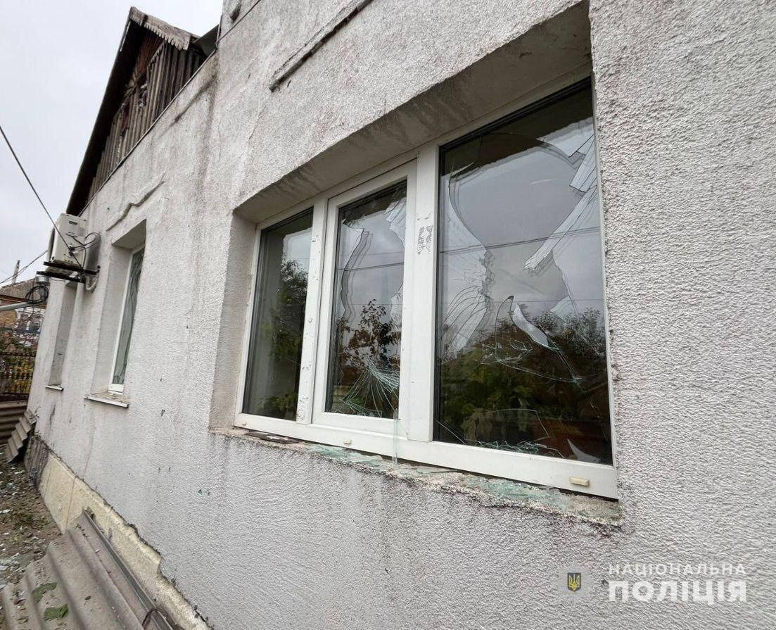 Фото до матеріалу: Півсотні заяв про обстріли Нікополя та сусідніх сіл: пошкоджено житло та інфраструктуру