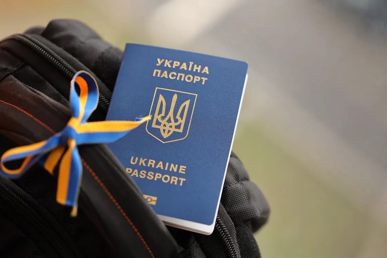 Фото до матеріалу: Як офіційно виїхати на постійне проживання за кордон: умови, документи та вартість у 2026 році