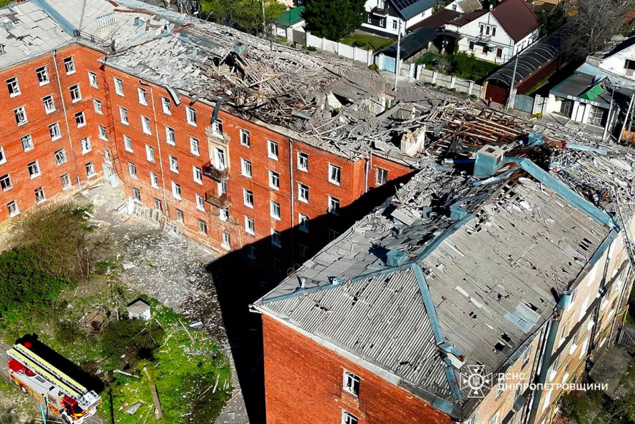 Фото до матеріалу: Російські дрони влучили у Кривий Ріг: поранені діти та руйнування житла