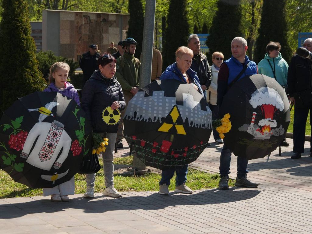 Фото до матеріалу: У Кривому Розі вшанували пам'ять ліквідаторів ЧАЕС та підтвердили збереження соціальної підтримки