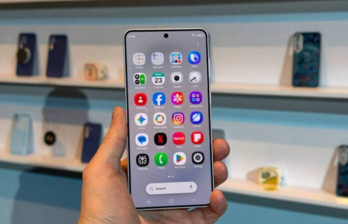 Фото до матеріалу: Samsung може відмовитися від власних дисплеїв у Galaxy S27