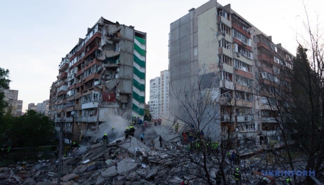 Фото до матеріалу: У Києві тривога була понад 8 годин: внаслідок удару РФ один загиблий, кількість постраждалих зросла до 33