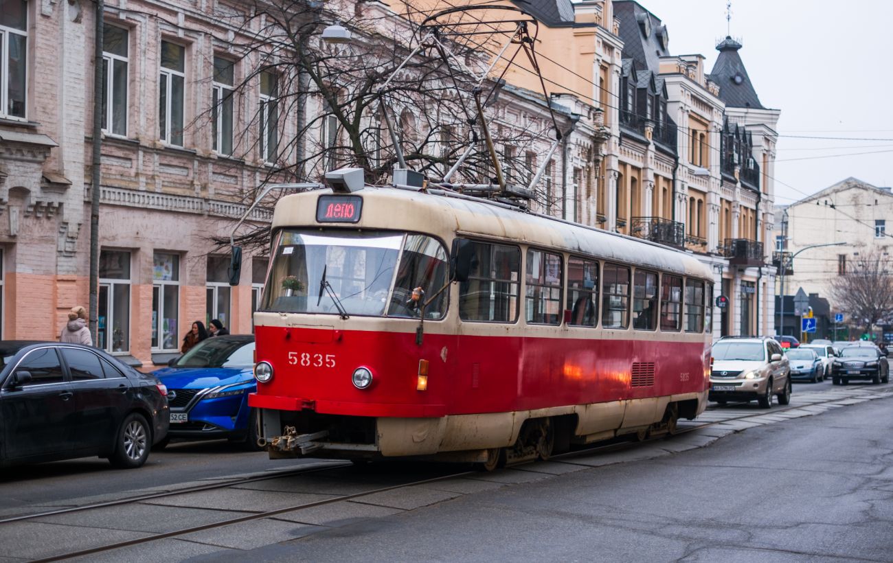 Фото до матеріалу: У Києві змінять маршрути чотирьох трамваїв через ремонт колій