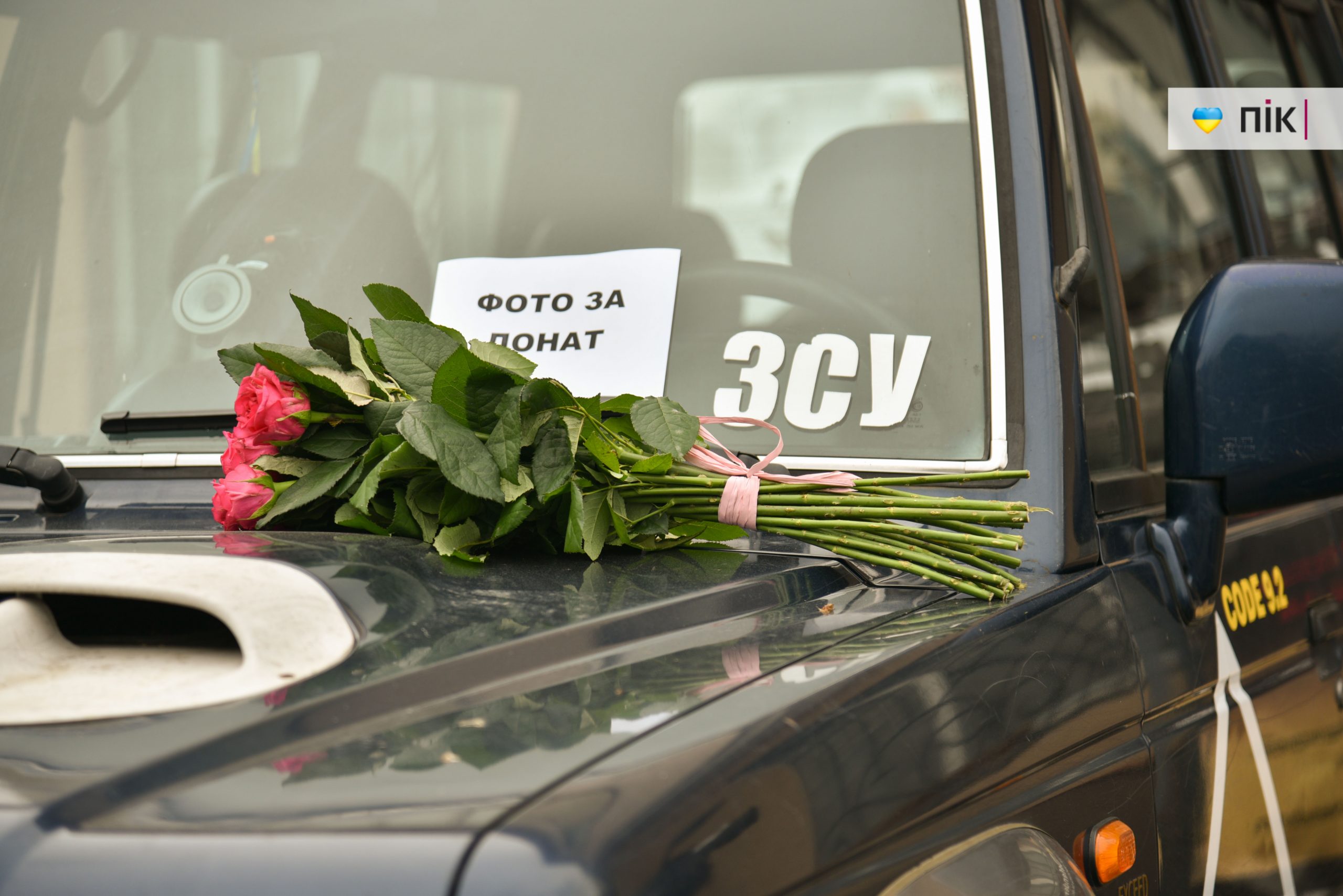 Фото до матеріалу: Ретро-автомобілі зібралися на Площі Ринок: в Івано-Франківську пройшла благодійна виставка до Дня міста