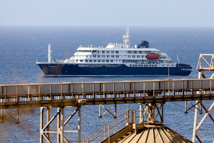 Фото до матеріалу: Іспанія не пускає лайнер MV Hondius на Канарські острови через хантавірус