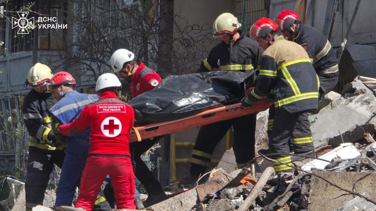 Фото до матеріалу: У Києві зросла кількість загиблих внаслідок масованої атаки РФ