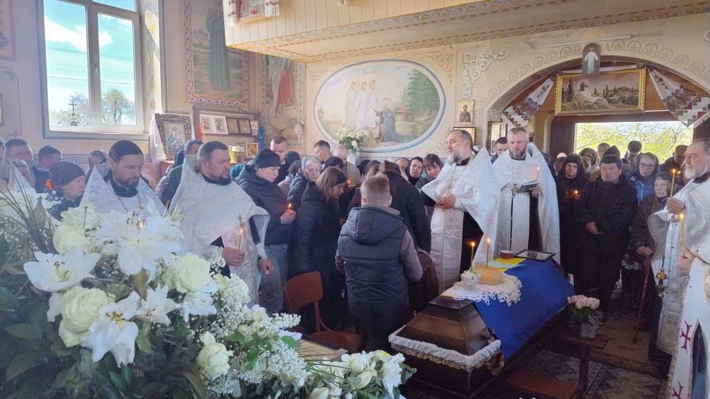 Фото до матеріалу: В Колківській громаді прощалися з Героєм Іваном Фіщуком