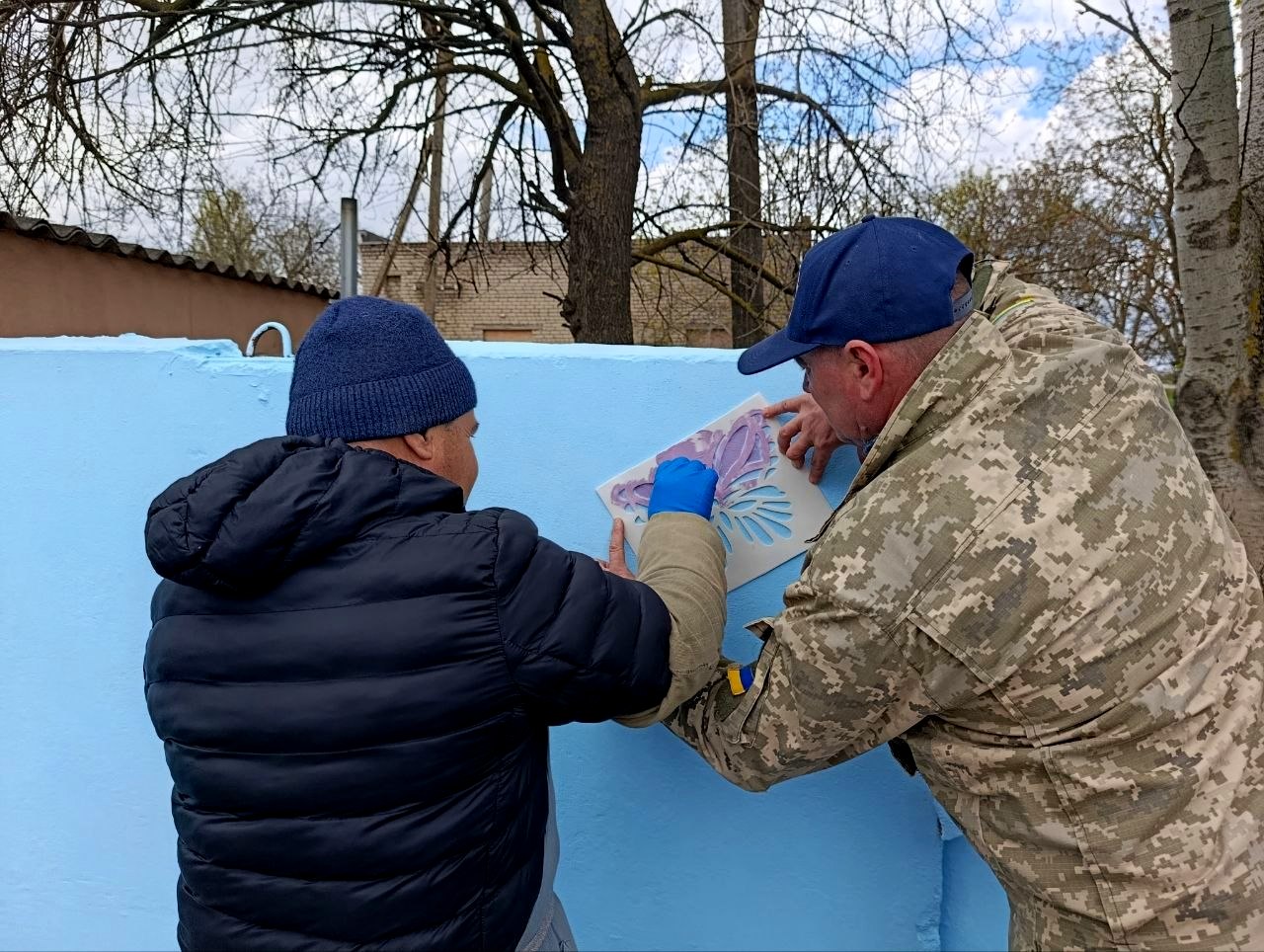 Фото до матеріалу: «Трохи кольору місту»: у Баштанці звичайний простір перетворили на арт-об'єкт незламності