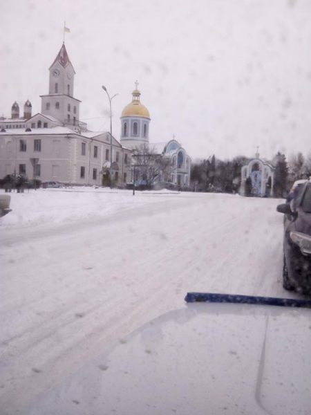 Фото до матеріалу: У Буську центральні вулиці перетворилися на ковзанку через відсутність прибирання