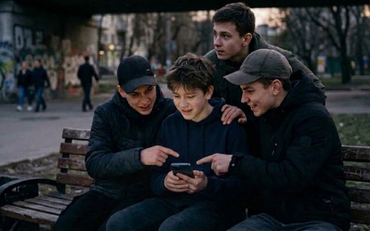 Фото до матеріалу: Підлітки втягують у шахрайські схеми «дропів»: як захистити дітей та що робити, якщо картку вкрали